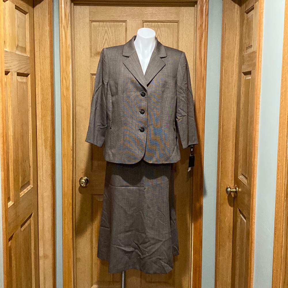 Tahari Ivette Skirt Suit